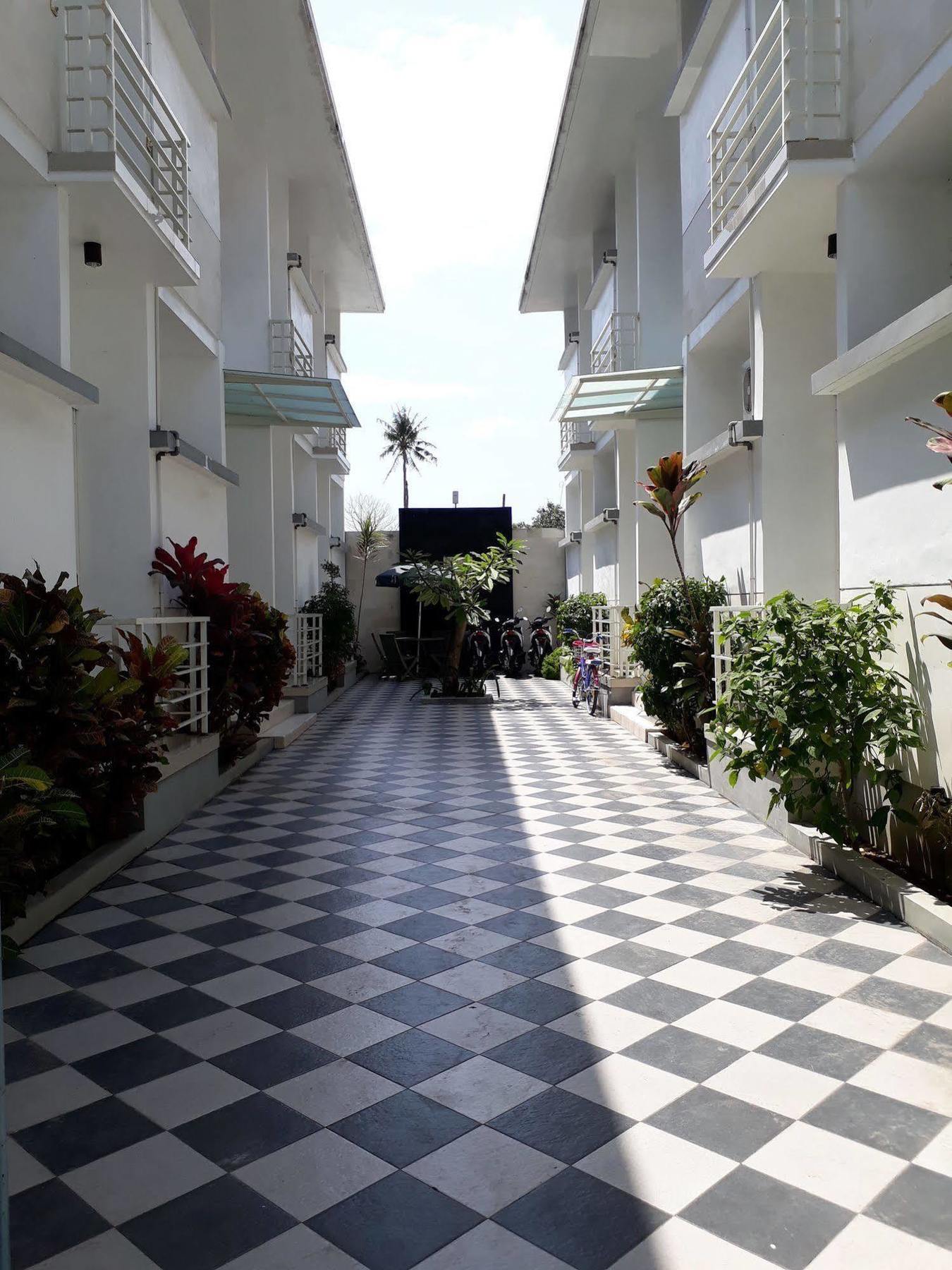 Kubu Anyar Hotel Kuta  Exterior photo